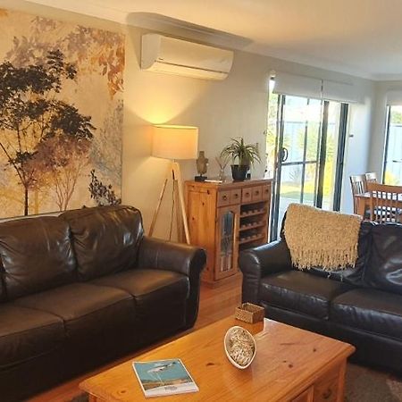 Palm Beach Manor Rockingham Bagian luar foto