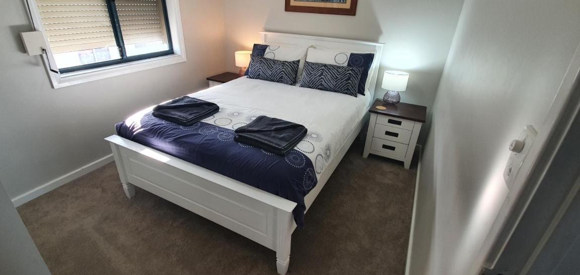 Palm Beach Manor Rockingham Bagian luar foto