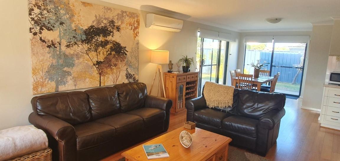 Palm Beach Manor Rockingham Bagian luar foto