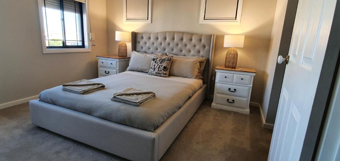 Palm Beach Manor Rockingham Bagian luar foto