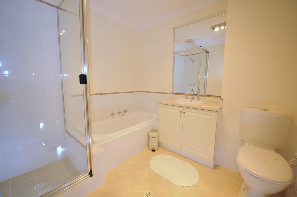 Palm Beach Manor Rockingham Bagian luar foto