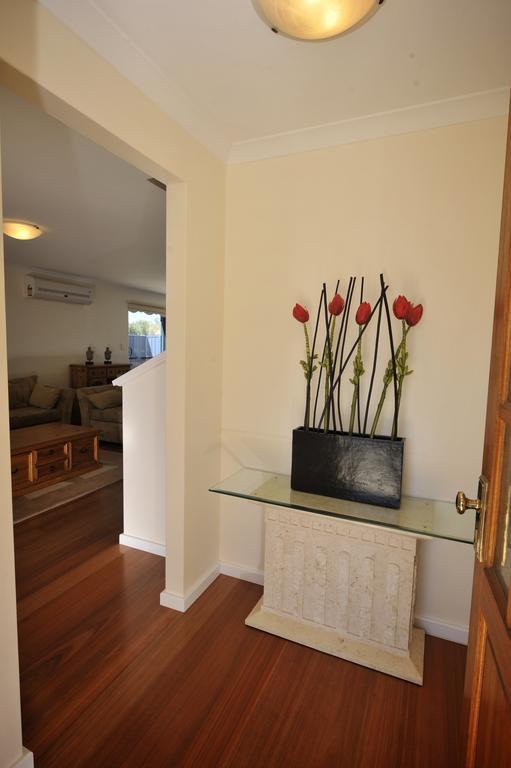 Palm Beach Manor Rockingham Bagian luar foto