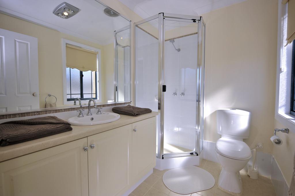 Palm Beach Manor Rockingham Bagian luar foto